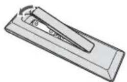 PIONEER XCM52BTK - Einlagen der Batterien in die Fernbedienung - 2