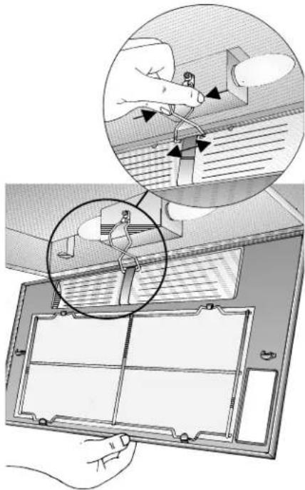 CONSTRUCTA CD77130 - Aus- und Einbau den Fettfilters Bei Dunstabzugshauben mit einer Filtermatte: - 2