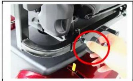 Vermeiren Carpo 2 SE - Adjusting armrest width - 1