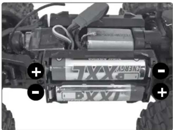 XciteRC Monster Truck twenty4 MT - Inserer les batteries - 1