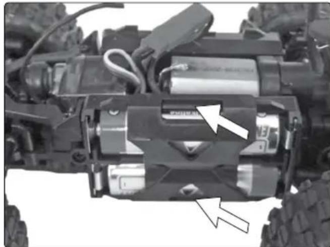 XciteRC Monster Truck twenty4 MT - Insert the batteries: - 2