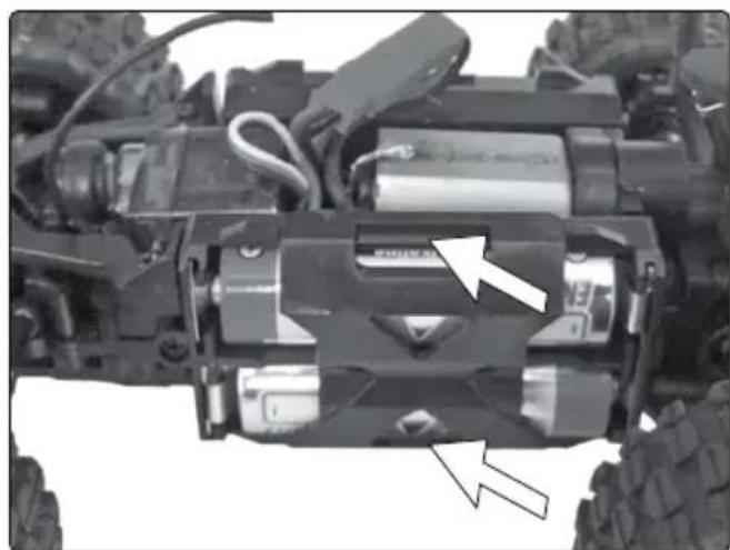 XciteRC Monster Truck twenty4 MT - Inserer les batteries - 2