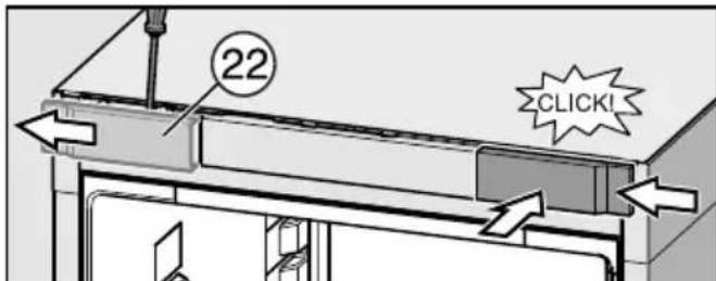 MIELE FN 22263 WS - Mise en place de la charnière de portesupérieure - 3