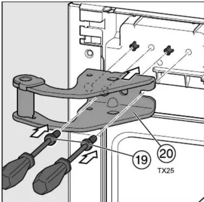 MIELE FN 22263 WS - Mise en place de la charnière de portesupérieure - 4