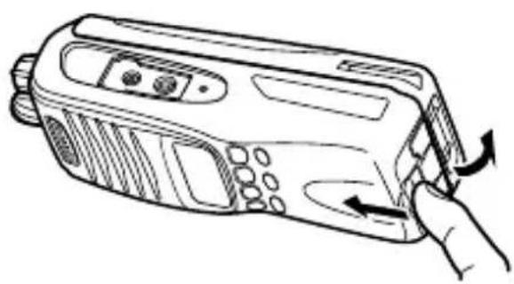KENWOOD TK3312 - INSTALLING/ REMOVING THE (OPTIONAL) BATTERY PACK - 3