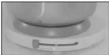 QUIGG GTHMB01 - Poser le mixeur sur le socle - 5