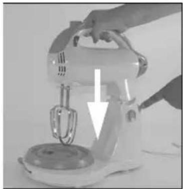 QUIGG GTHMB01 - Mixer op de sokkel zetten - 1