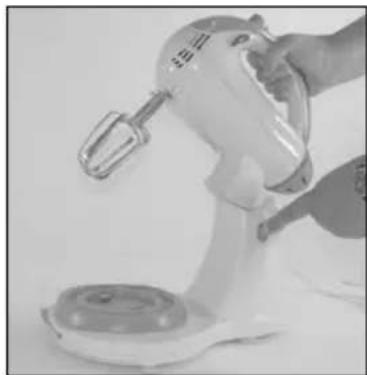 QUIGG GTHMB01 - Mixer op de sokkel zetten - 2