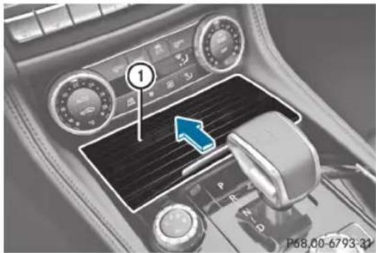Mercedes-Benz CLS Coupe (2012) - Porte-gobelets dans la console centrale de l'habitacle avant - 1