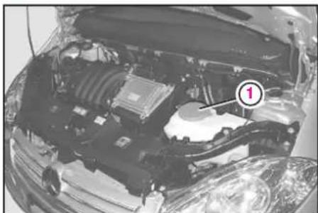 Mercedes-Benz AClass (2008) - ウォッシャー液を補給する - 1