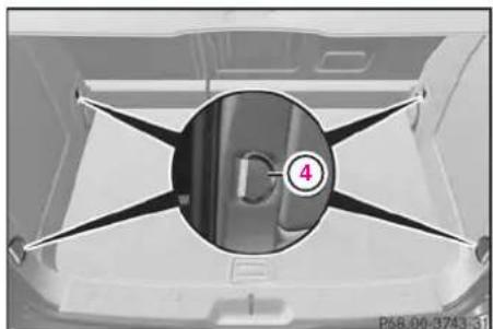 Mercedes-Benz AClass (2008) - 荷物固定用リングリアシートに人を乗せない注と意！ - 1