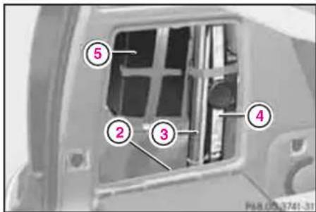 Mercedes-Benz AClass (2005) - 拉德専一入左側的小物入都開 - 1