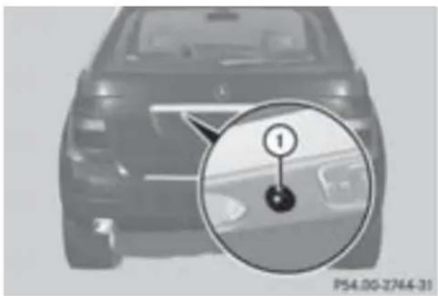 Mercedes-Benz MClass (2009) - 八一金不格亚斯トリアビヨ一力メラの清掃 - 1
