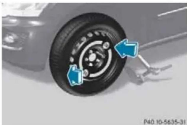 Mercedes-Benz MClass (2009) - 応急用スアタイヤの取り付款 - 1