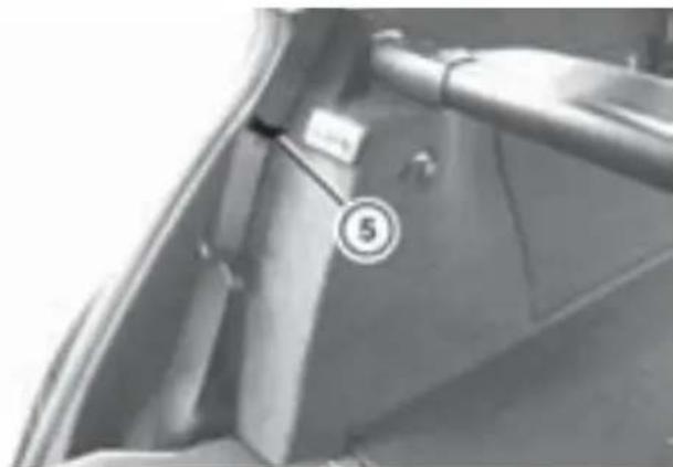 Mercedes-Benz MClass (2009) - リアシートを折りたたむ - 2