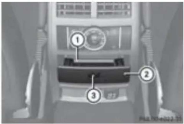 Mercedes-Benz MClass (2009) - リアの灰皿 - 1