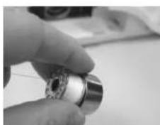 JOCCA 6643 - HOW TO CHANGE THE LOWER THREAD BOBBIN - 4