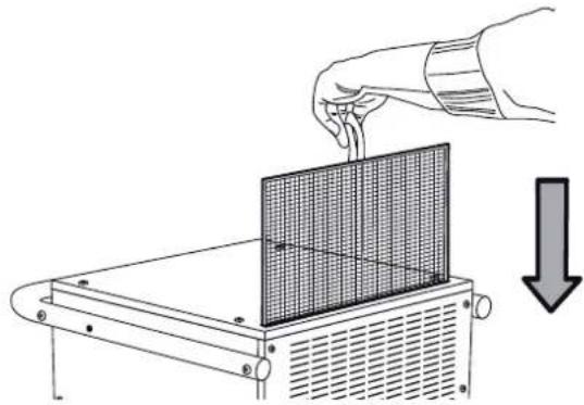 TROTEC TTK 400 - Messa in funzione Inserimento del filtro dell'aria - 1