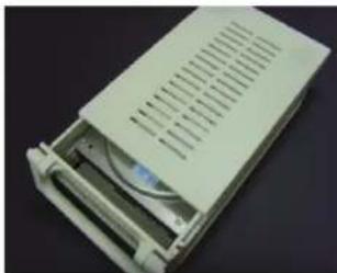 KONIG SECDVR416 - Instalarea hard diskului in spatiul HDD (hard disk detaşabil) - 7