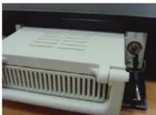 KONIG SECDVR416 - A merevlemez telepitése a HDD fiokba - 3