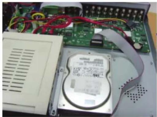KONIG SECDVR416 - Installation du disque dur à l'intérieur de l'enregistreur numérique : - 5