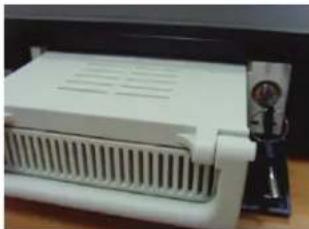 KONIG SECDVR416 - Installation du disque dur dans le tiroir HDD (Disque dur amovible) - 3