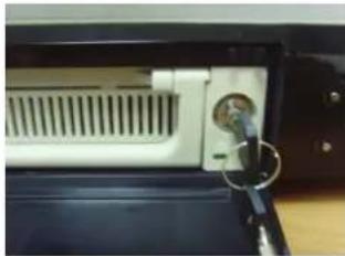 KONIG SECDVR416 - A merevlemez telepitése a HDD fiokba - 2