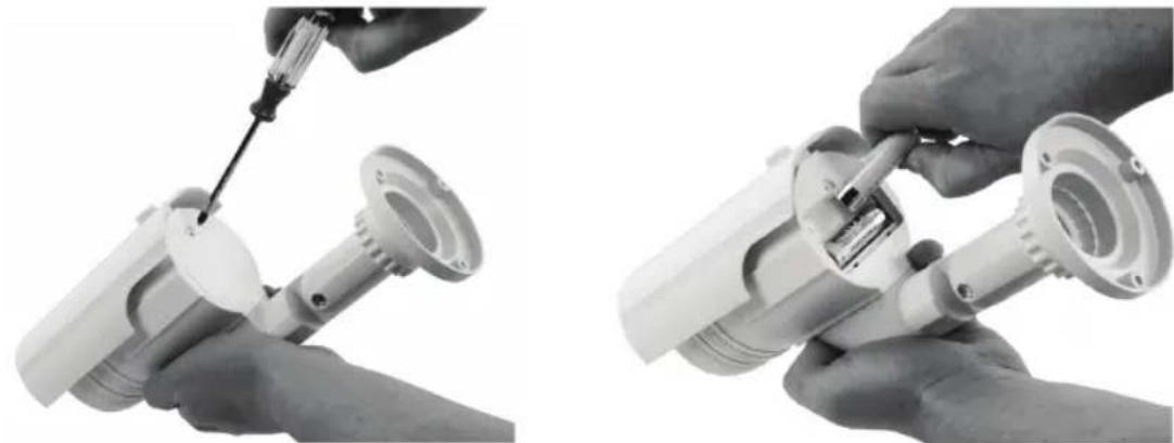 KONIG SECDUMMYCAM80 - Plaatsen van de batterijen: - 1