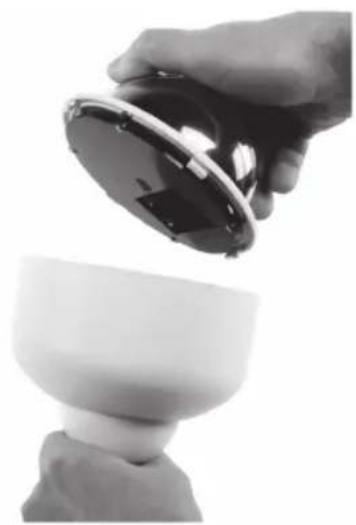 KONIG SECDUMMYCAM25 - Insertion des piles : - 2