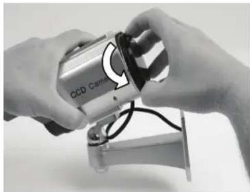 KONIG SECDUMMYCAM90 - Insérez les piles : - 1