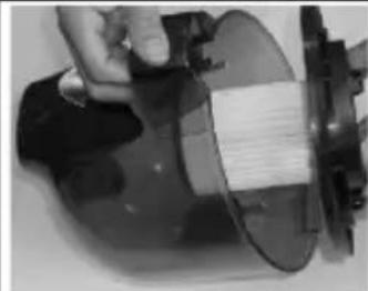 CLATRONIC BS 1247 - Vaciar el recipiente de llenado de polvo - 1