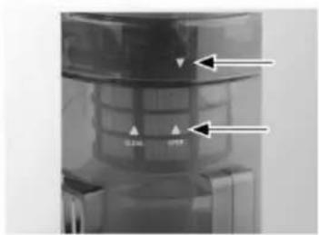 KALORIK TKG VC 31 - Turn the HEPA-filter counter clockwise out of the socket and take the HEPA-filter away. - 3