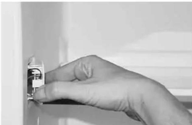 V-ZUG Cooltronic - LED Beleuchtung auswechseln Stromzufuhr unterbrechen: Stecker ausziehen oder Sicherung ausschalten. - 1