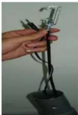 Klarfit Mobi FX 250 - Wie man das Veränderungskabel aus der vorderen Stützezieht: - 1