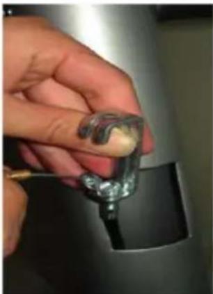 Klarfit Mobi FX 250 - Wie man das Veränderungskabel aus der vorderen Stützezieht: - 5