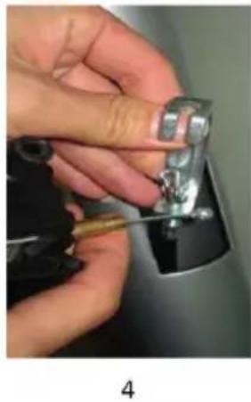 Klarfit Mobi FX 250 - Come estrarre il cavo di prolunga dal supporto anteriore: - 4