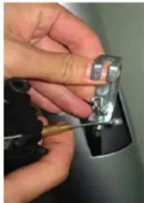 Klarfit Mobi FX 250 - Wie man das Veränderungskabel aus der vorderen Stützezieht: - 4