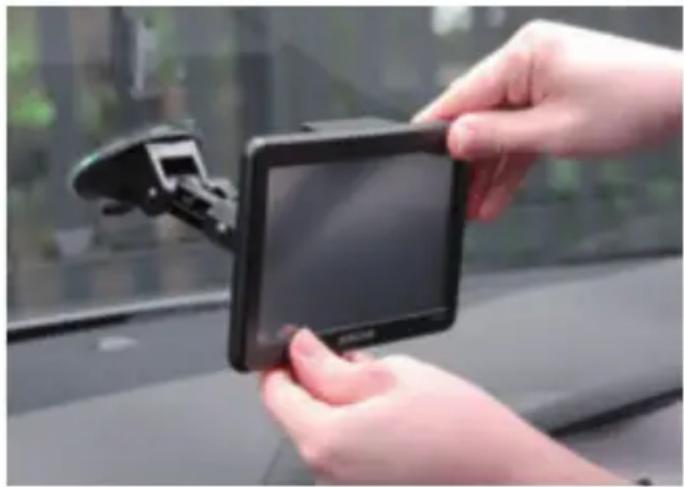 SNOOPER Ventura Lite S6000 - Installing the Ventura using the Windscreen Suction Cup bracket - 2