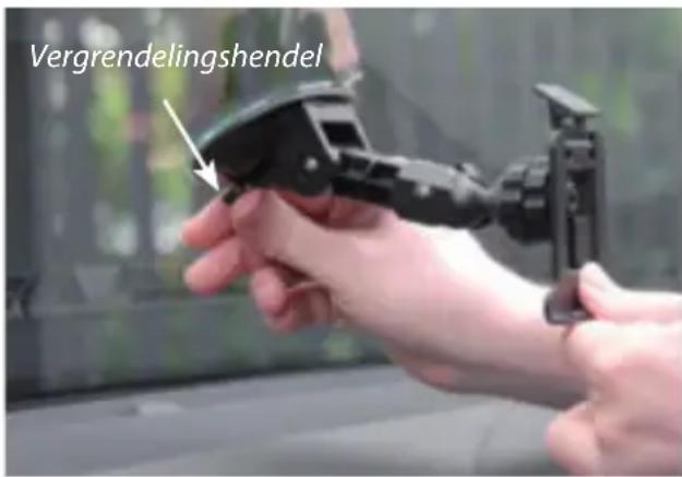 SNOOPER Ventura Lite S6000 - De Ventura op de voorruit monteren met behulp van de zuignap - 1