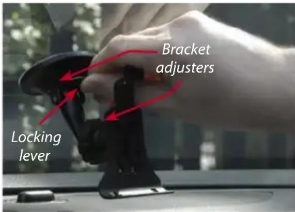 SNOOPER Truckmate Pro S5000 - Installing the Truckmate using the Windscreen Suction Cup bracket - 1