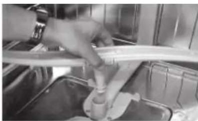 THERMADOR DWHD64CS - To remove the bottom spray arm: - 1