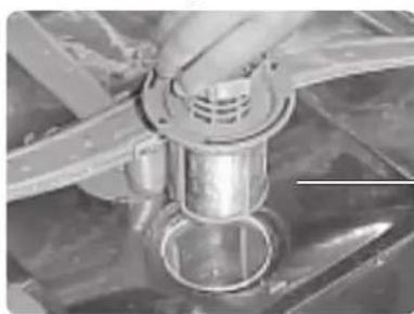 THERMADOR DWHD64CP - Para quitar la trampa para objetos grandes/conjunto de filtro cilíndrico: - 2