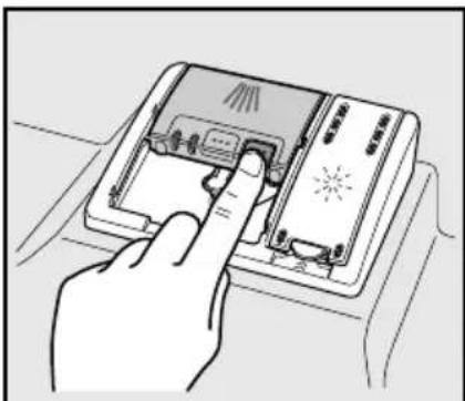 Diagram showing a hand inserting a card into a device with Chinese text labels
