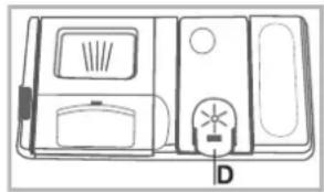 HOTPOINT-ARISTON LUF 8M132 X EU - Einfüllen des Klarspulers - 1