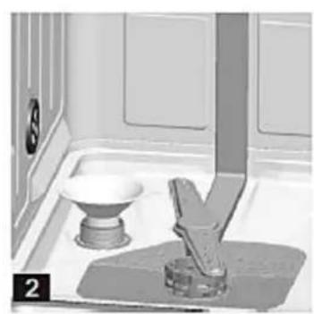 PKM DW12A++7 - Le bac à adoucisseur d'eau se trouve sous le panier inférieur. - 2