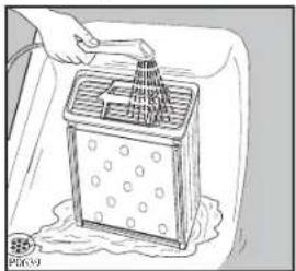 ZANUSSI ZTE 240 - Cleaning the condenser unit - 4