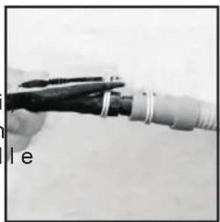 HOOVER DNH D913A2XS - Asenna tyhjennysletku seuraavasti: - 4