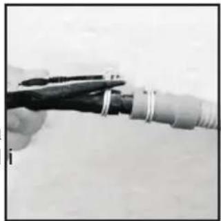 HOOVER DNH D913A2XS - Cev prikljucite na naslednji način. - 4