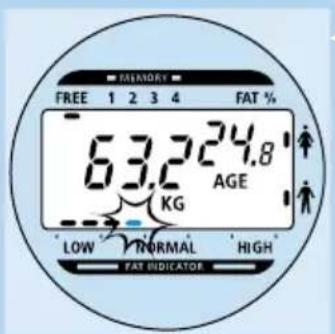 PHILIPS HF390 - Come pesarsi calculando la percentuale di grasso corporeo usando i dati personali memorizzati - 4