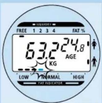PHILIPS HF390 - Pesée avec le pourcentage du niveau de masse grasse en utilisant les valeurs personnelles de la fonction mémoire - 4